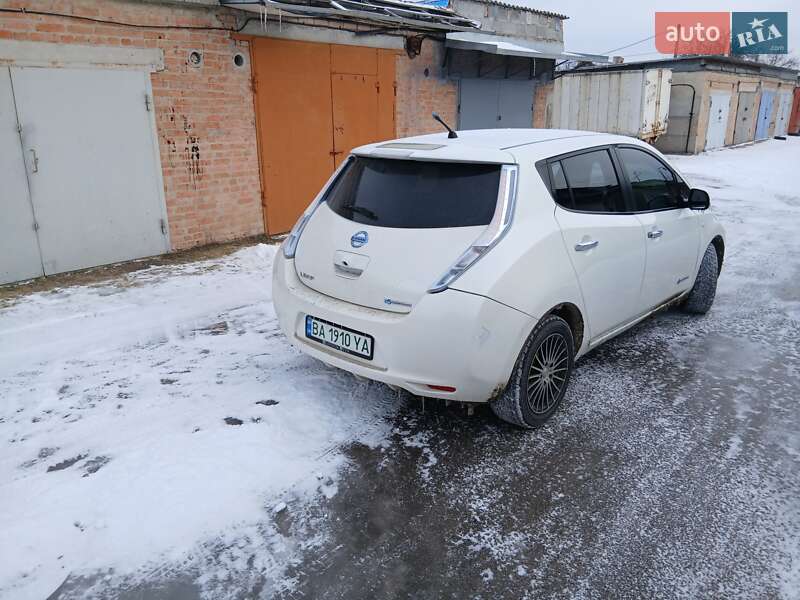 Хэтчбек Nissan Leaf 2013 в Кропивницком
