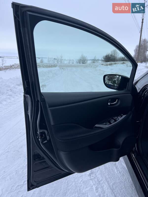 Хэтчбек Nissan Leaf 2021 в Попельне