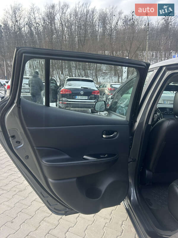 Хэтчбек Nissan Leaf 2015 в Черновцах