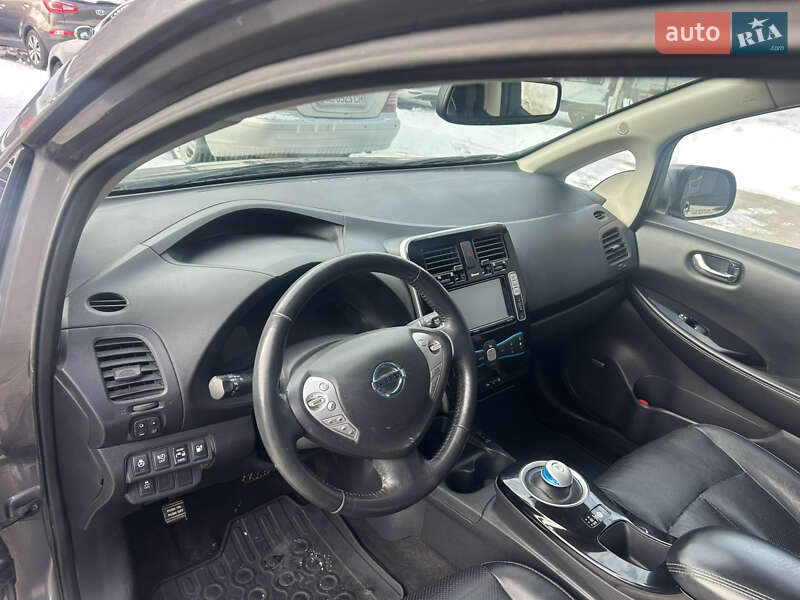 Хэтчбек Nissan Leaf 2015 в Черновцах