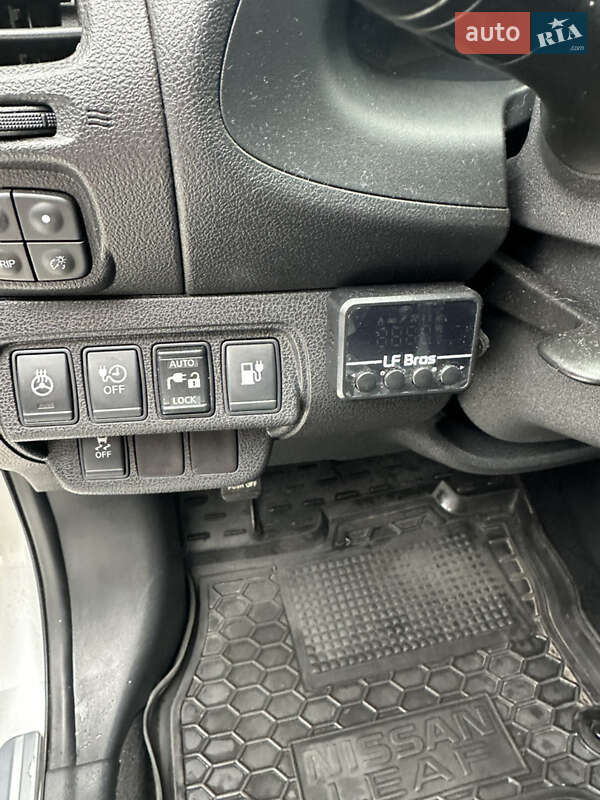 Хэтчбек Nissan Leaf 2015 в Киеве фото 5 Хэтчбек Nissan Leaf 2015 в Киеве