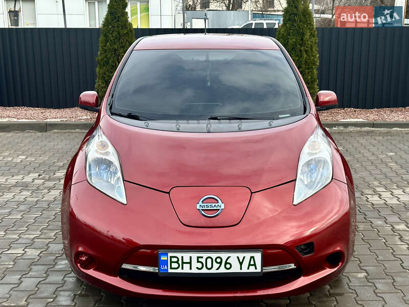 Хэтчбек Nissan Leaf 2013 в Одессе