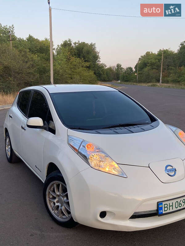 Хетчбек Nissan Leaf 2015 в Березівці