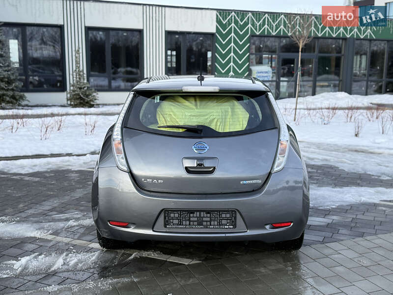 Хэтчбек Nissan Leaf 2015 в Городке