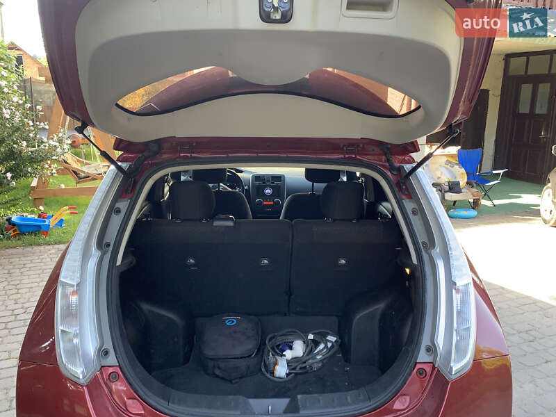 Хэтчбек Nissan Leaf 2015 в Львове