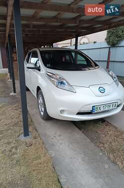 Хетчбек Nissan Leaf 2013 в Чернівцях