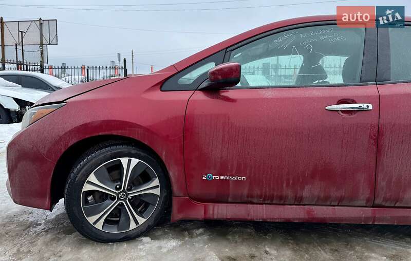 Хэтчбек Nissan Leaf 2018 в Киеве