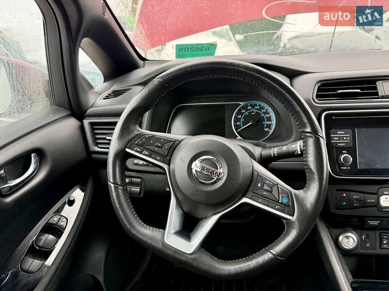 Хэтчбек Nissan Leaf 2018 в Киеве