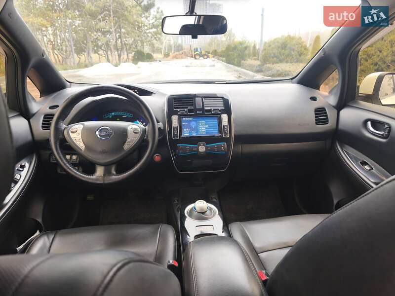 Хетчбек Nissan Leaf 2014 в Дніпрі