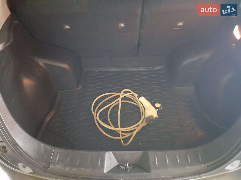 Хетчбек Nissan Leaf 2015 в Новомосковську