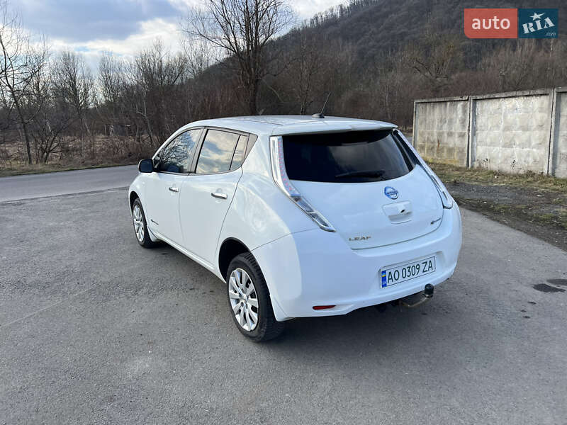 Хэтчбек Nissan Leaf 2015 в Ужгороде