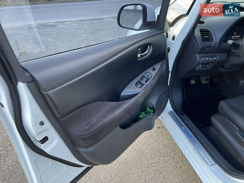 Хэтчбек Nissan Leaf 2015 в Ужгороде