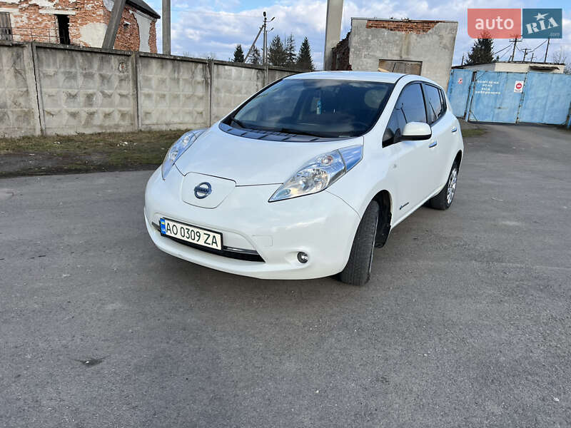 Хэтчбек Nissan Leaf 2015 в Ужгороде