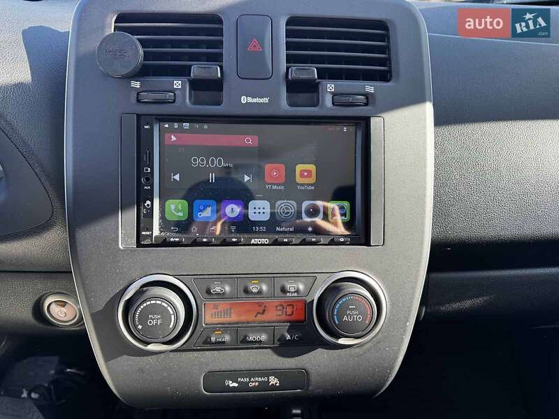 Хетчбек Nissan Leaf 2015 в Києві