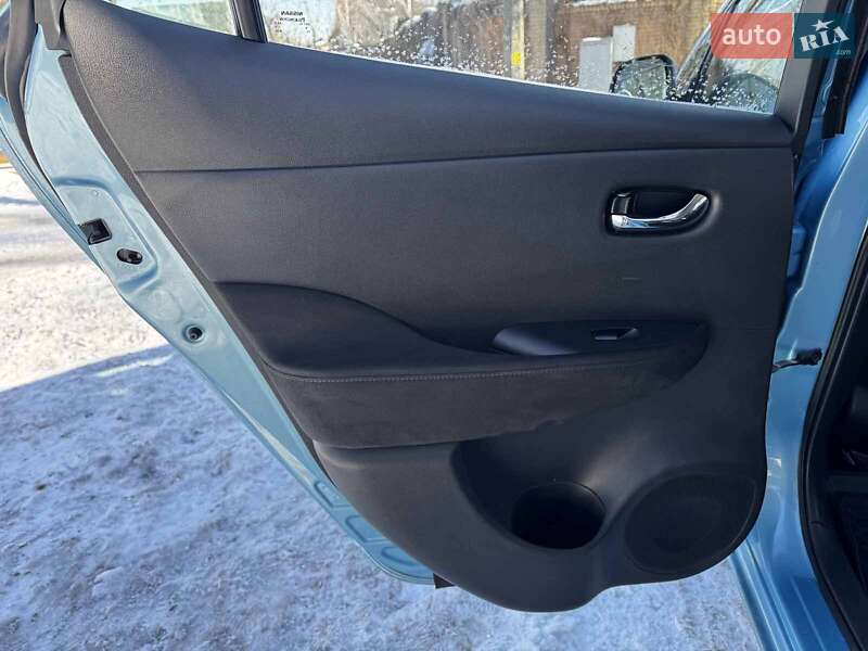Хетчбек Nissan Leaf 2015 в Києві