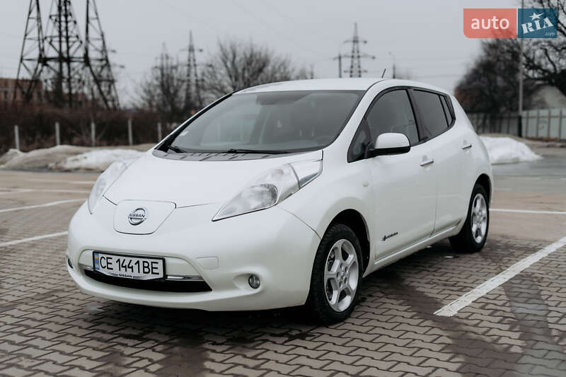 Хэтчбек Nissan Leaf 2015 в Черновцах