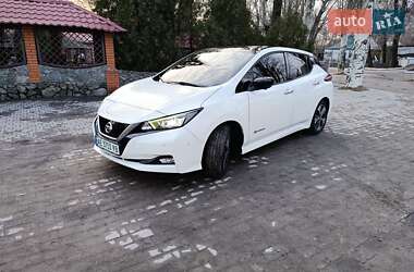 Хетчбек Nissan Leaf 2018 в Дніпрі
