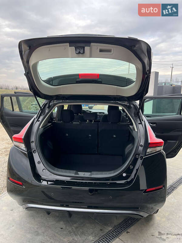 Хетчбек Nissan Leaf 2022 в Чернівцях