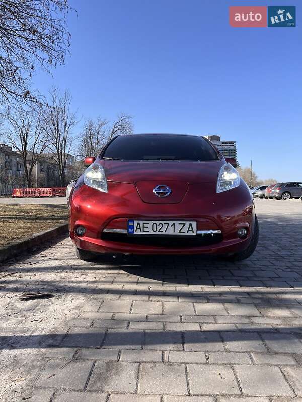 Хэтчбек Nissan Leaf 2014 в Днепре