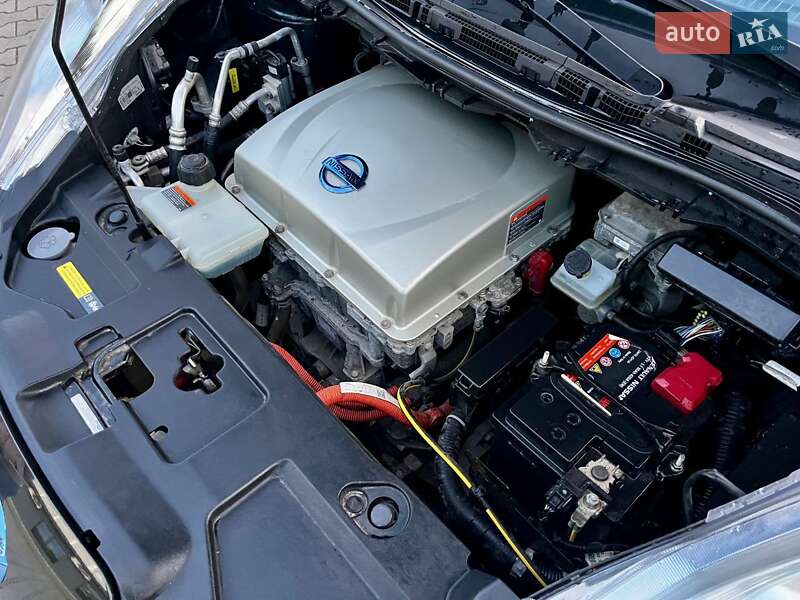 Хэтчбек Nissan Leaf 2015 в Ивано-Франковске