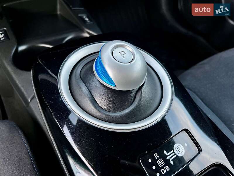 Хэтчбек Nissan Leaf 2015 в Ивано-Франковске