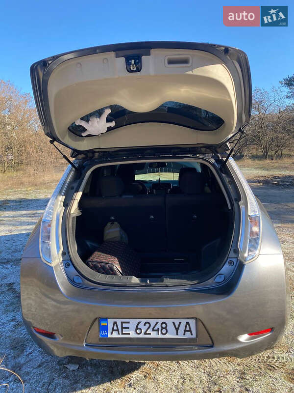 Хэтчбек Nissan Leaf 2014 в Днепре