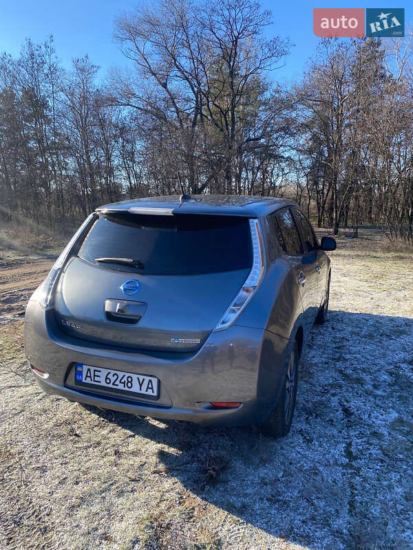 Хэтчбек Nissan Leaf 2014 в Днепре