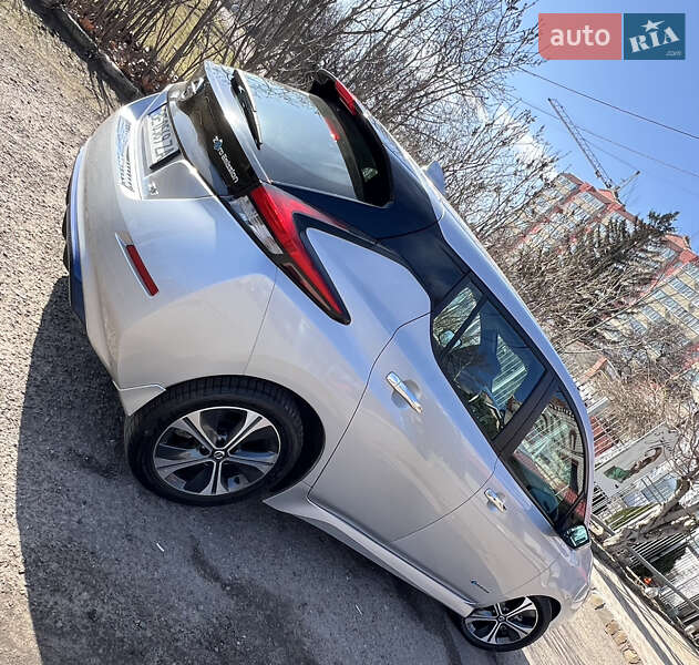 Хэтчбек Nissan Leaf 2018 в Николаеве