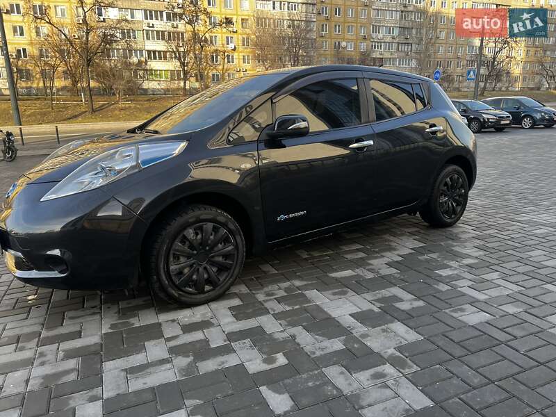Хэтчбек Nissan Leaf 2011 в Днепре