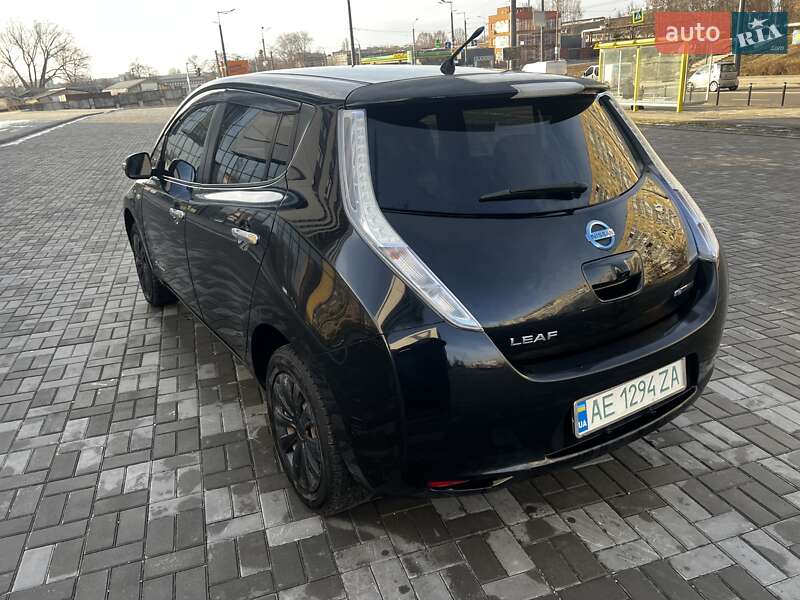 Хэтчбек Nissan Leaf 2011 в Днепре
