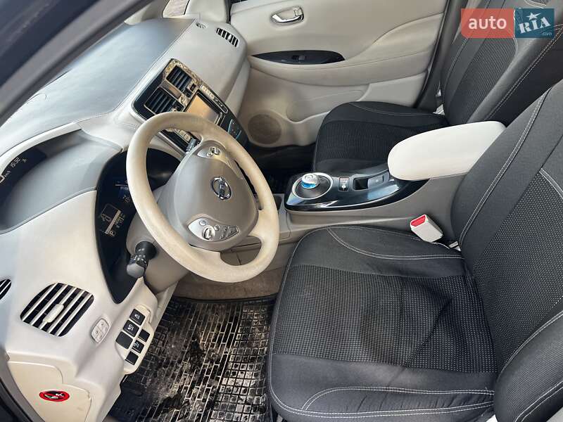 Хэтчбек Nissan Leaf 2011 в Днепре