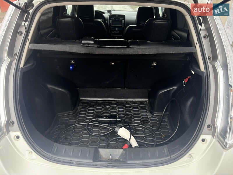 Хэтчбек Nissan Leaf 2015 в Каменец-Подольском