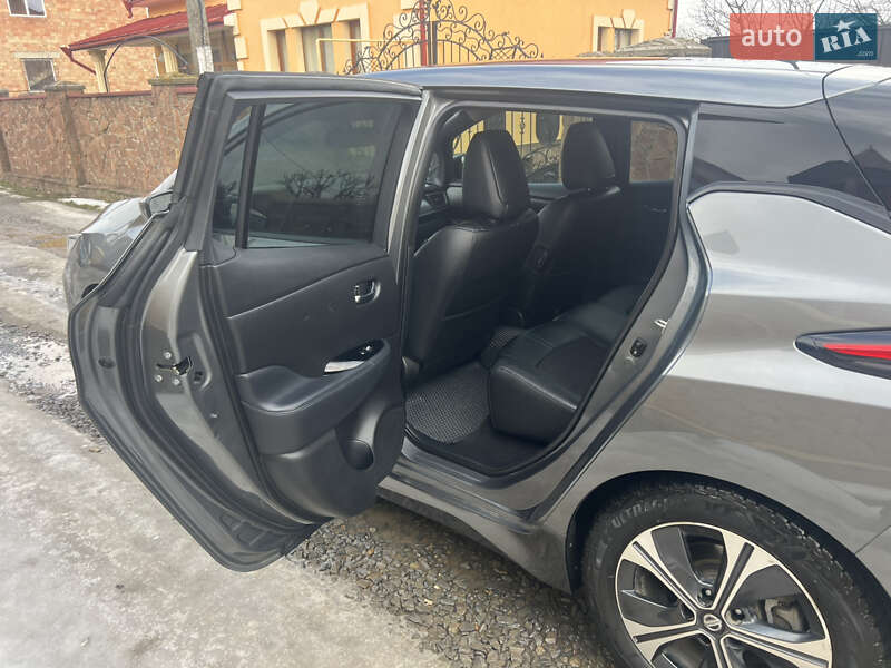 Хетчбек Nissan Leaf 2018 в Чернівцях