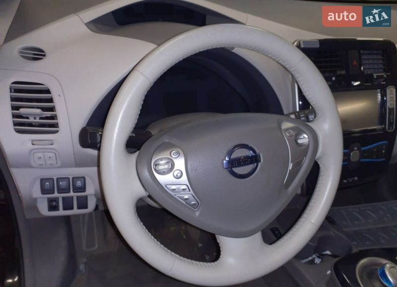 Хэтчбек Nissan Leaf 2012 в Львове