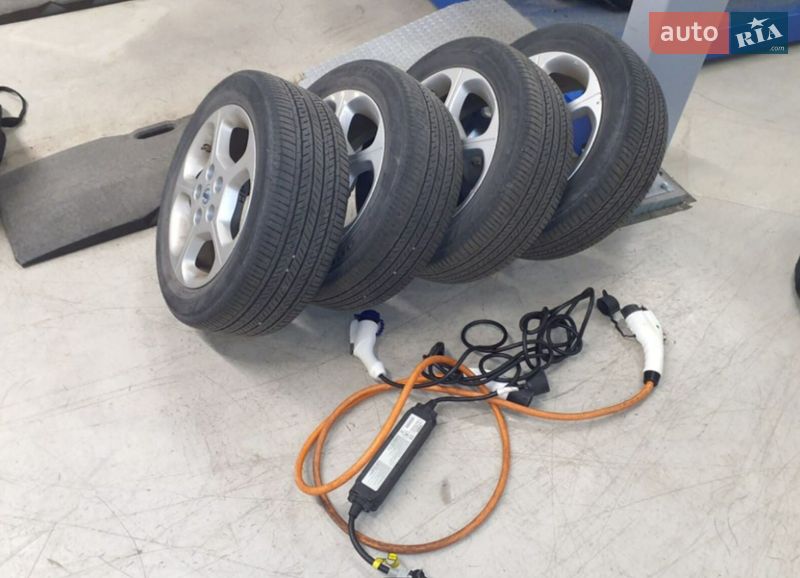 Хэтчбек Nissan Leaf 2012 в Львове