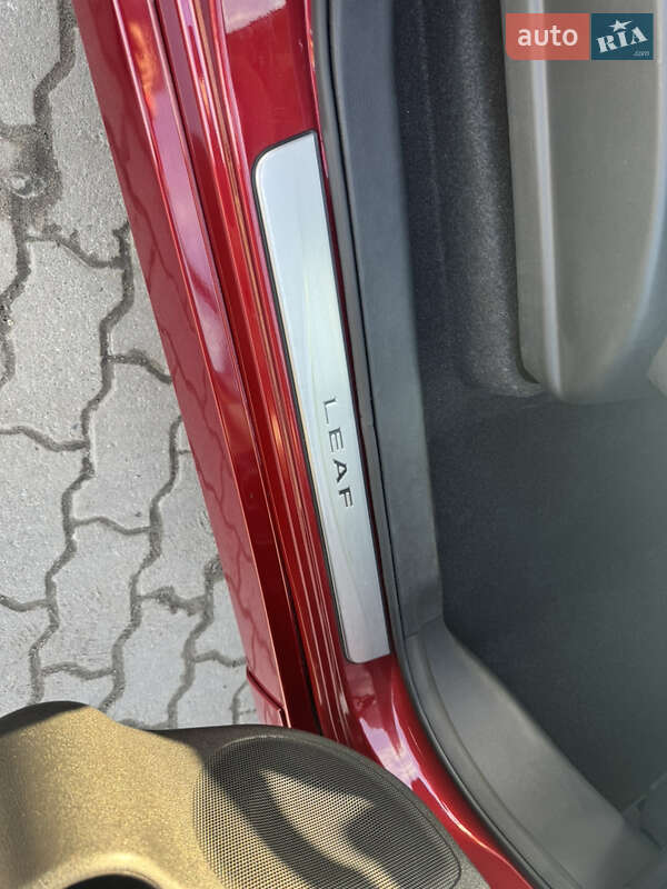 Хетчбек Nissan Leaf 2024 в Шептицькому