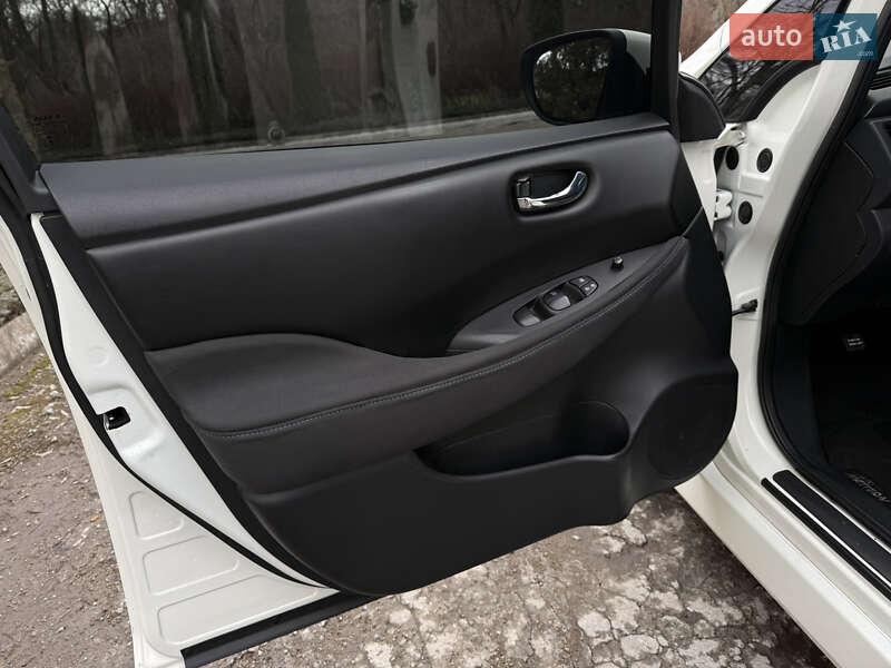 Хэтчбек Nissan Leaf 2021 в Каменском