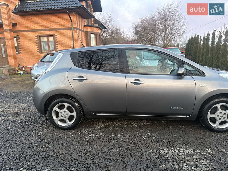 Хетчбек Nissan Leaf 2016 в Луцьку