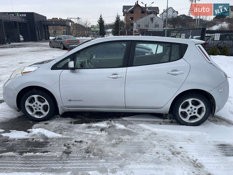 Хэтчбек Nissan Leaf 2013 в Львове