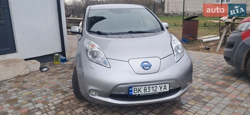 Хетчбек Nissan Leaf 2014 в Млиніві