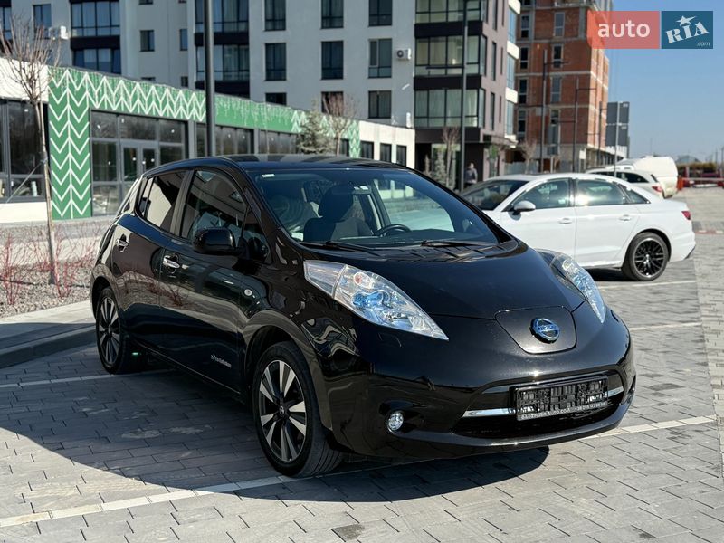 Хэтчбек Nissan Leaf 2017 в Городке