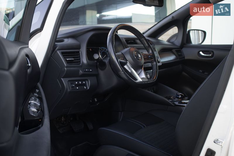 Хетчбек Nissan Leaf 2020 в Києві