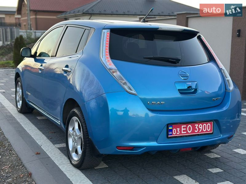 Хэтчбек Nissan Leaf 2011 в Ужгороде