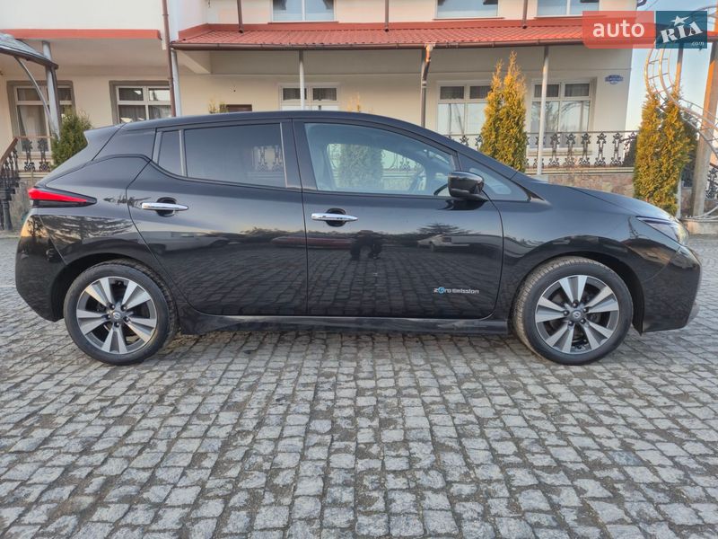 Хетчбек Nissan Leaf 2018 в Золочеві
