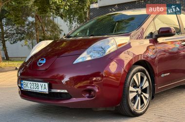 Хетчбек Nissan Leaf 2015 в Рівному