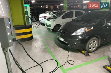 Хэтчбек Nissan Leaf 2016 в Киеве
