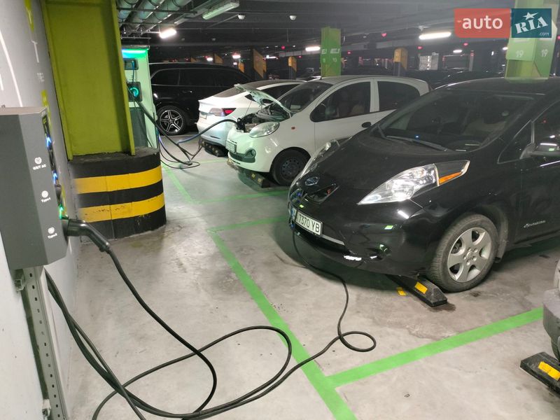 Хэтчбек Nissan Leaf 2016 в Киеве