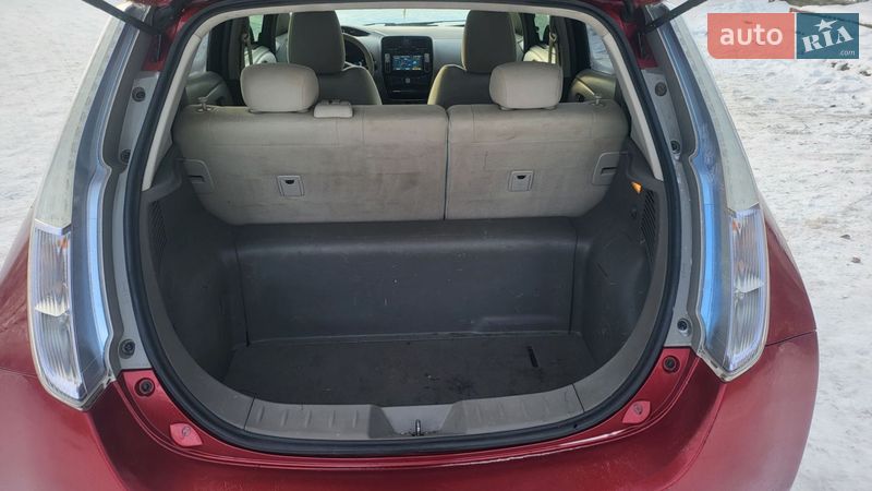Хэтчбек Nissan Leaf 2012 в Никополе
