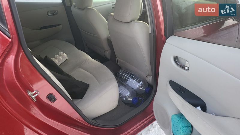 Хэтчбек Nissan Leaf 2012 в Никополе