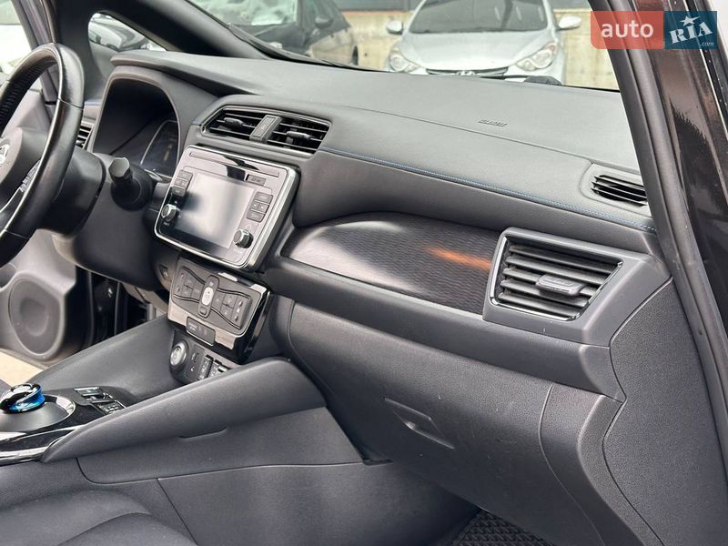 Хетчбек Nissan Leaf 2018 в Львові